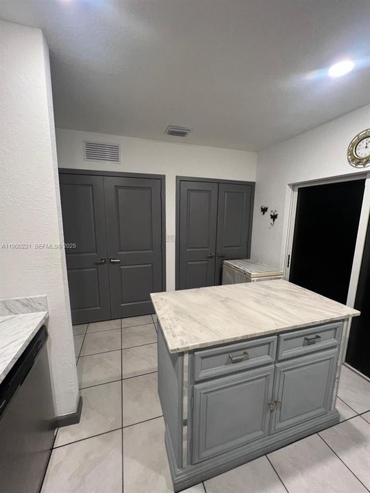 For Sale: $358,000 (2 beds, 2 baths, 1208 Square Feet)