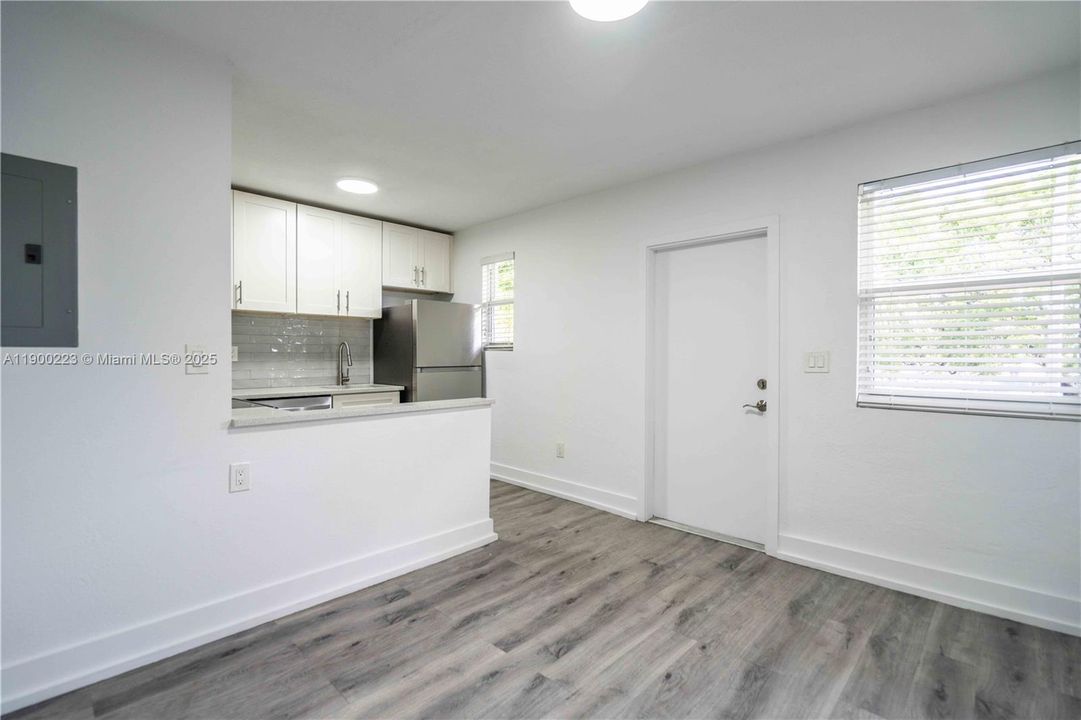 Active With Contract: $1,650 (1 beds, 1 baths, 505 Square Feet)