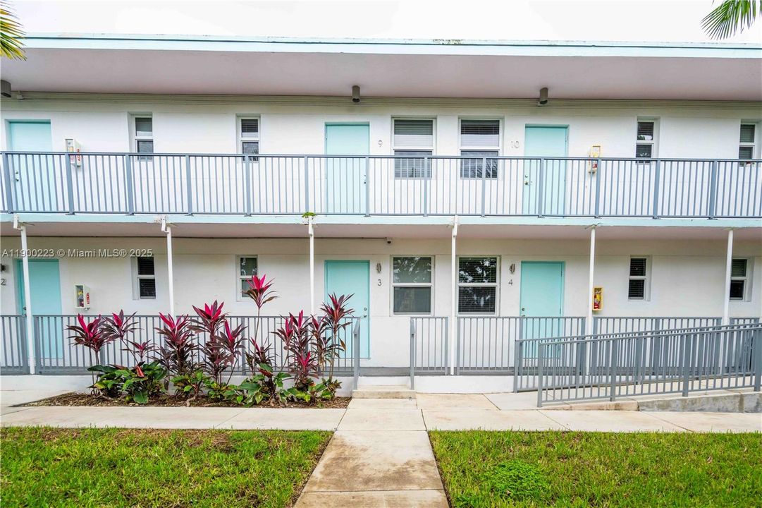 Active With Contract: $1,650 (1 beds, 1 baths, 505 Square Feet)