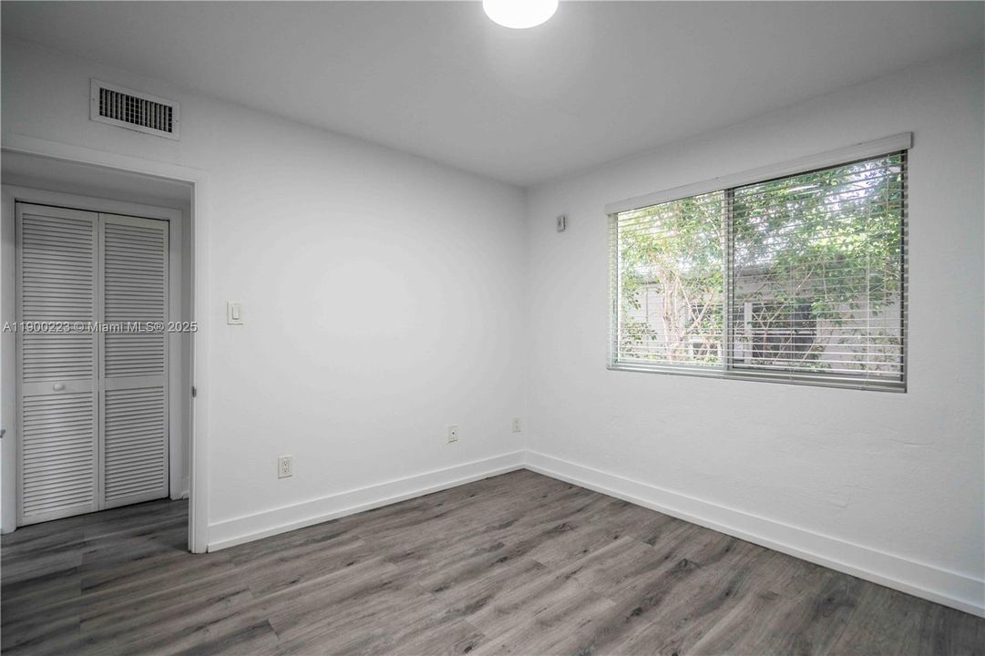Active With Contract: $1,650 (1 beds, 1 baths, 505 Square Feet)