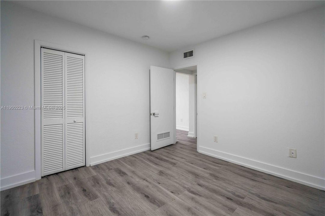Active With Contract: $1,650 (1 beds, 1 baths, 505 Square Feet)