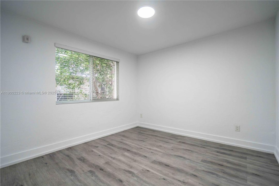 Active With Contract: $1,650 (1 beds, 1 baths, 505 Square Feet)