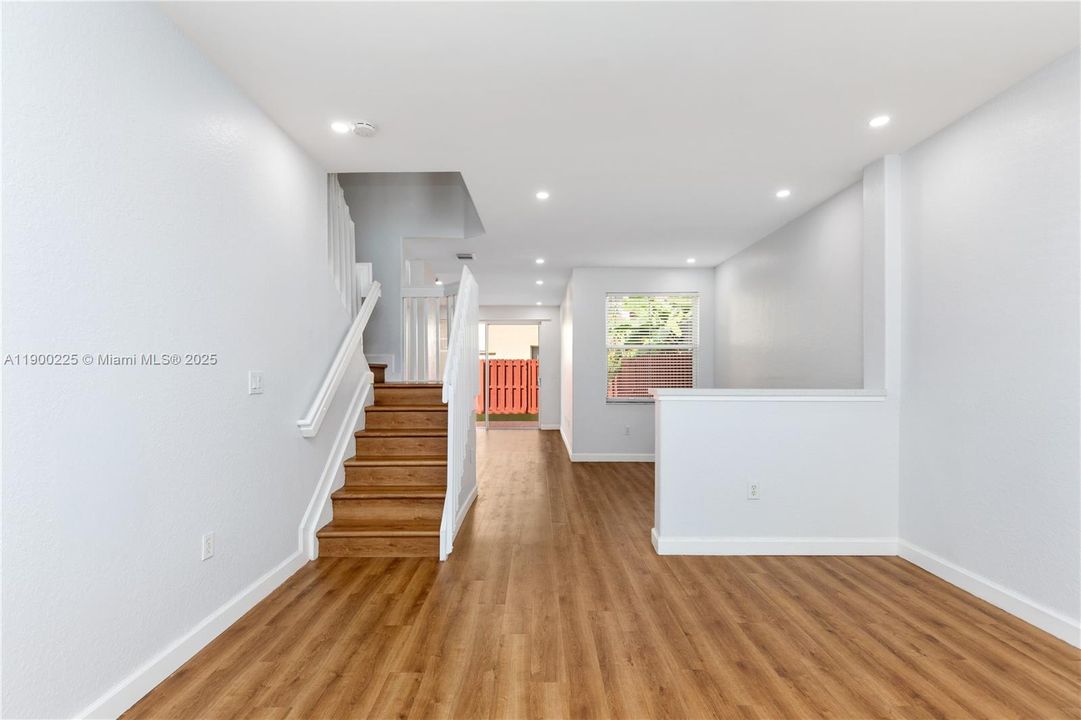 Recently Rented: $3,500 (3 beds, 2 baths, 1650 Square Feet)