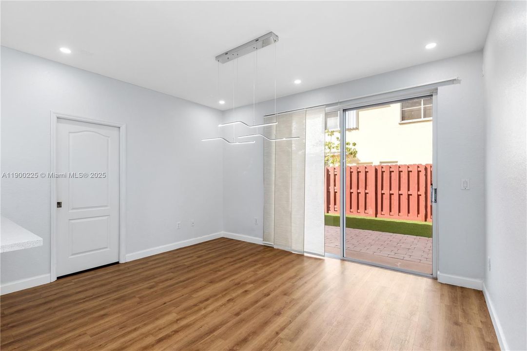 Recently Rented: $3,500 (3 beds, 2 baths, 1650 Square Feet)