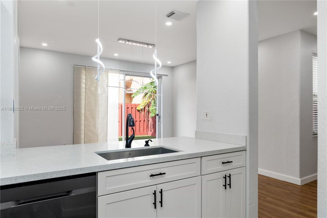 Recently Rented: $3,500 (3 beds, 2 baths, 1650 Square Feet)