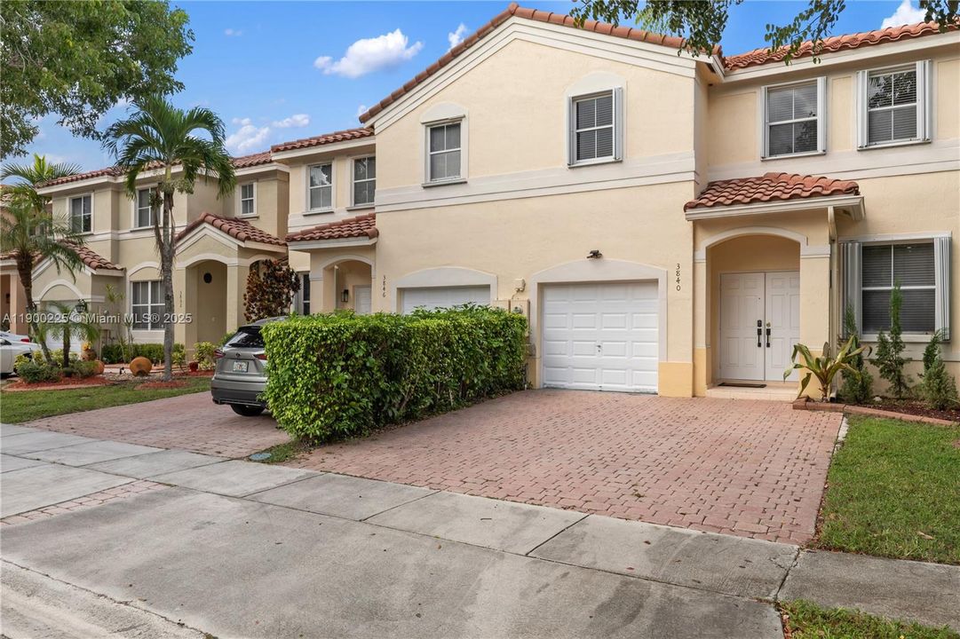 Recently Rented: $3,500 (3 beds, 2 baths, 1650 Square Feet)