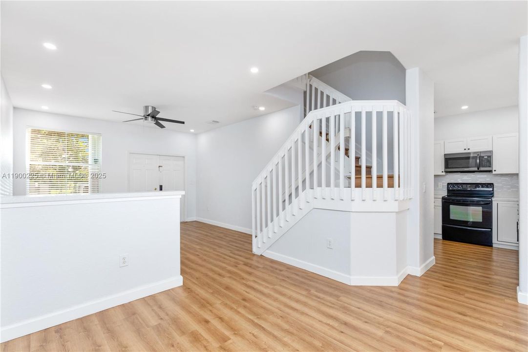 Recently Rented: $3,500 (3 beds, 2 baths, 1650 Square Feet)