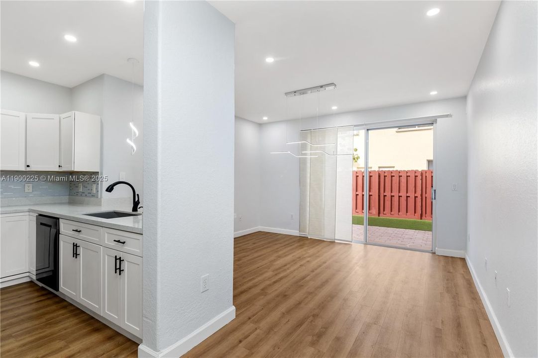 Recently Rented: $3,500 (3 beds, 2 baths, 1650 Square Feet)