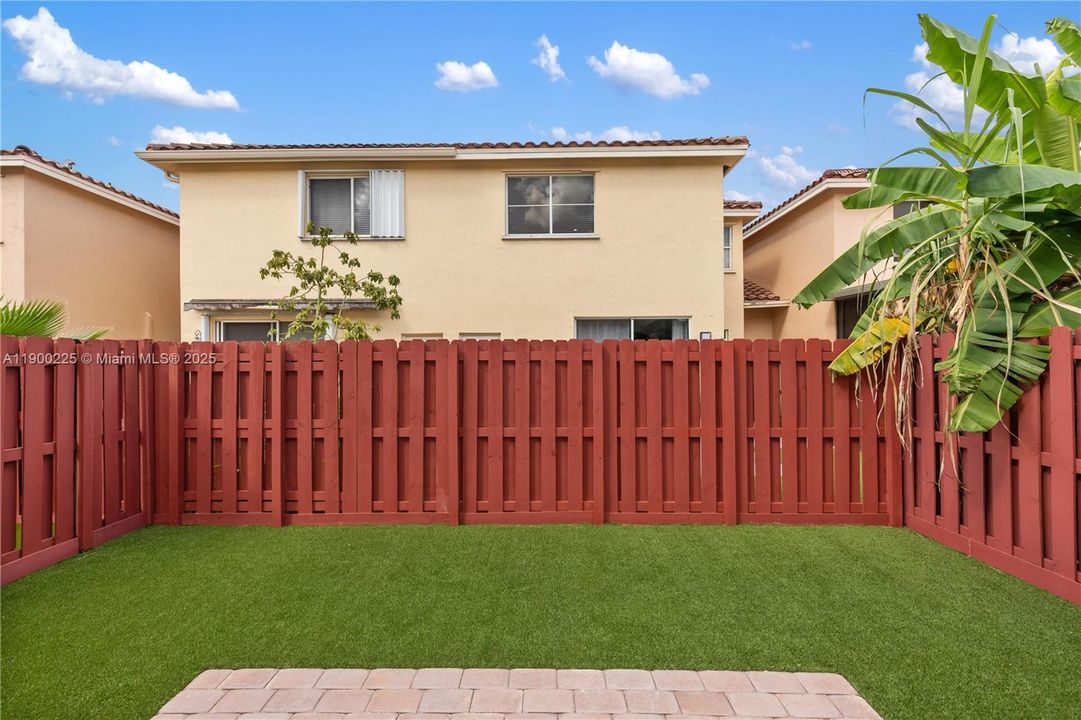 Recently Rented: $3,500 (3 beds, 2 baths, 1650 Square Feet)