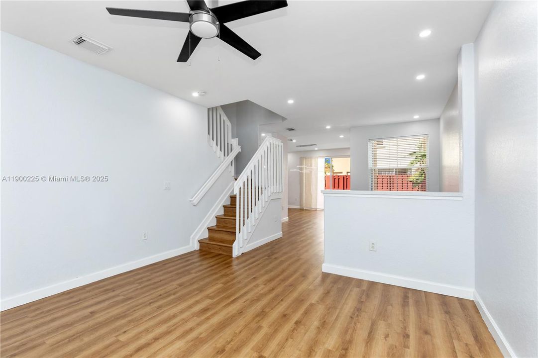 Recently Rented: $3,500 (3 beds, 2 baths, 1650 Square Feet)