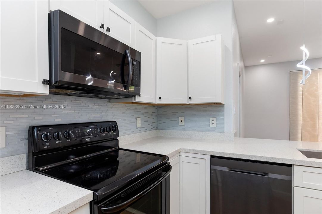 Recently Rented: $3,500 (3 beds, 2 baths, 1650 Square Feet)