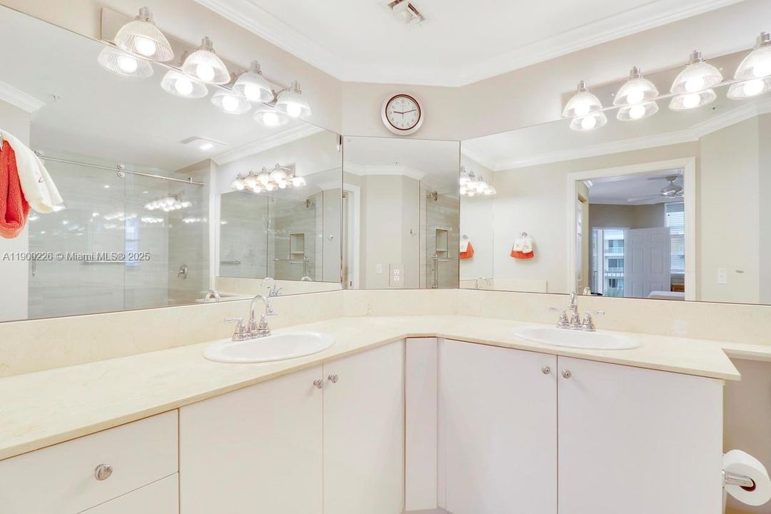 For Sale: $349,216 (2 beds, 2 baths, 1265 Square Feet)