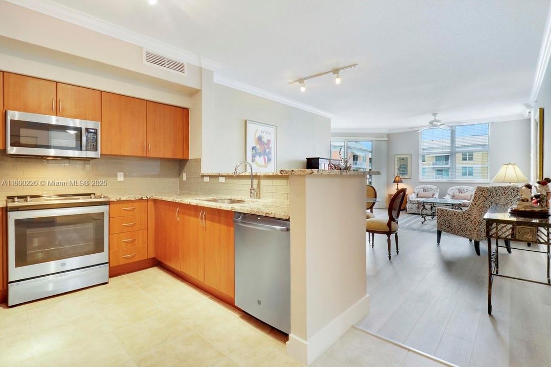 For Sale: $349,216 (2 beds, 2 baths, 1265 Square Feet)