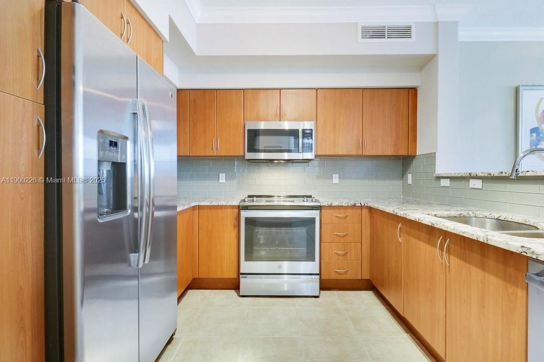 For Sale: $349,216 (2 beds, 2 baths, 1265 Square Feet)