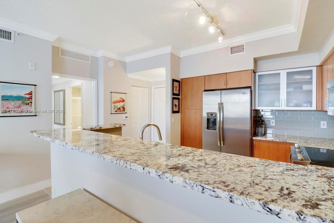 For Sale: $349,216 (2 beds, 2 baths, 1265 Square Feet)