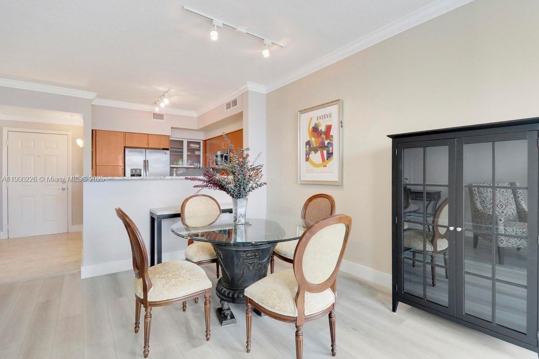 For Sale: $349,216 (2 beds, 2 baths, 1265 Square Feet)