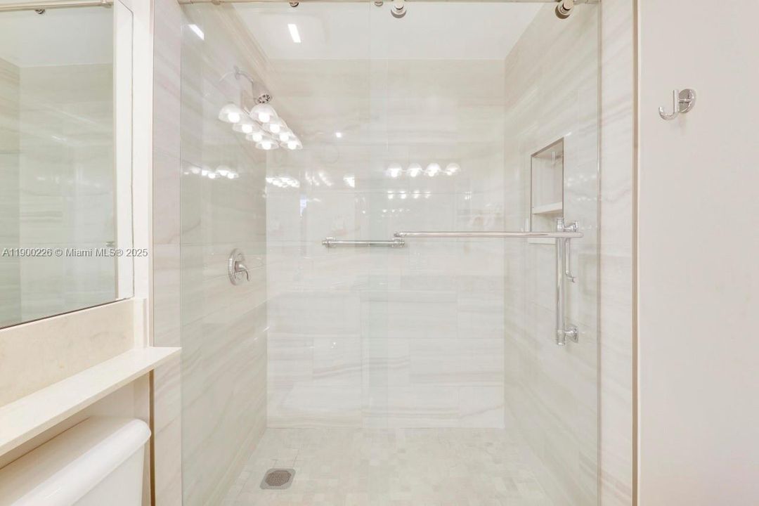 For Sale: $349,216 (2 beds, 2 baths, 1265 Square Feet)