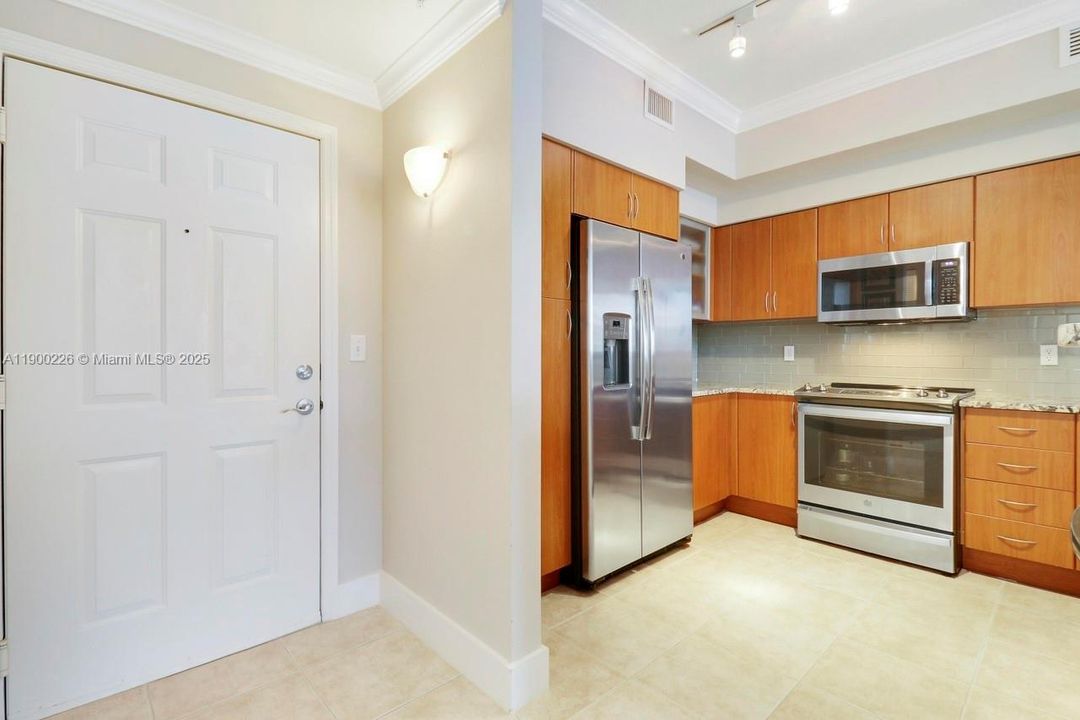 For Sale: $349,216 (2 beds, 2 baths, 1265 Square Feet)
