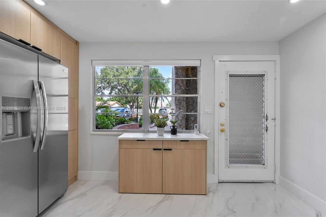 For Sale: $279,000 (2 beds, 2 baths, 1156 Square Feet)