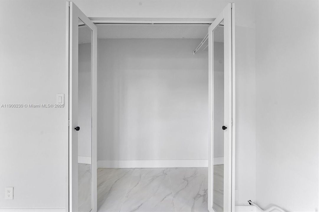 For Sale: $279,000 (2 beds, 2 baths, 1156 Square Feet)