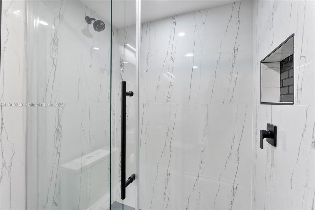 For Sale: $279,000 (2 beds, 2 baths, 1156 Square Feet)