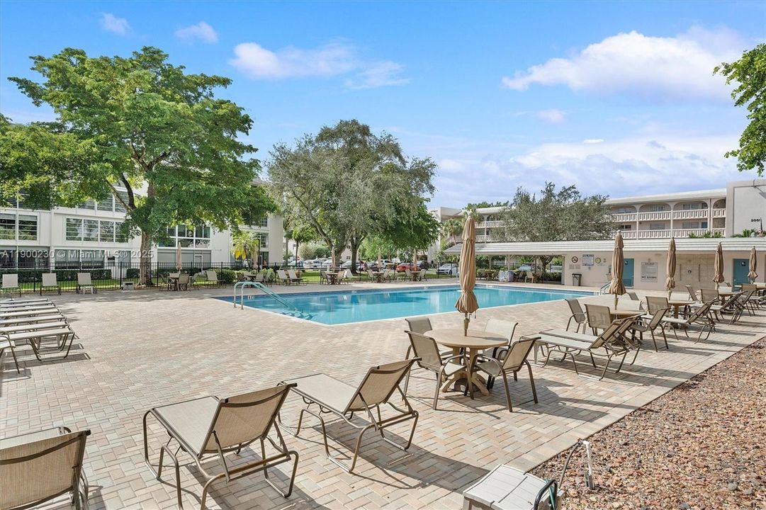 For Sale: $279,000 (2 beds, 2 baths, 1156 Square Feet)