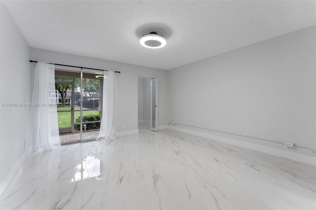 For Sale: $279,000 (2 beds, 2 baths, 1156 Square Feet)