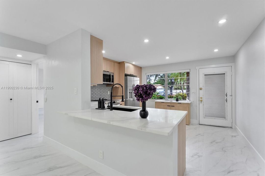 For Sale: $279,000 (2 beds, 2 baths, 1156 Square Feet)