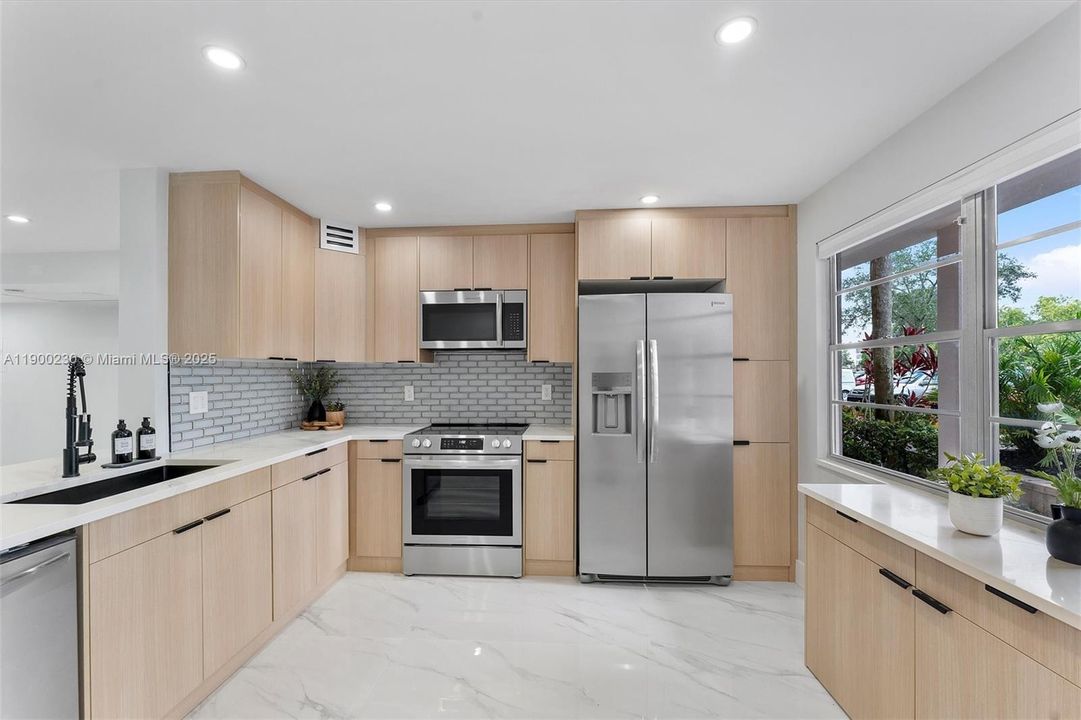 For Sale: $279,000 (2 beds, 2 baths, 1156 Square Feet)