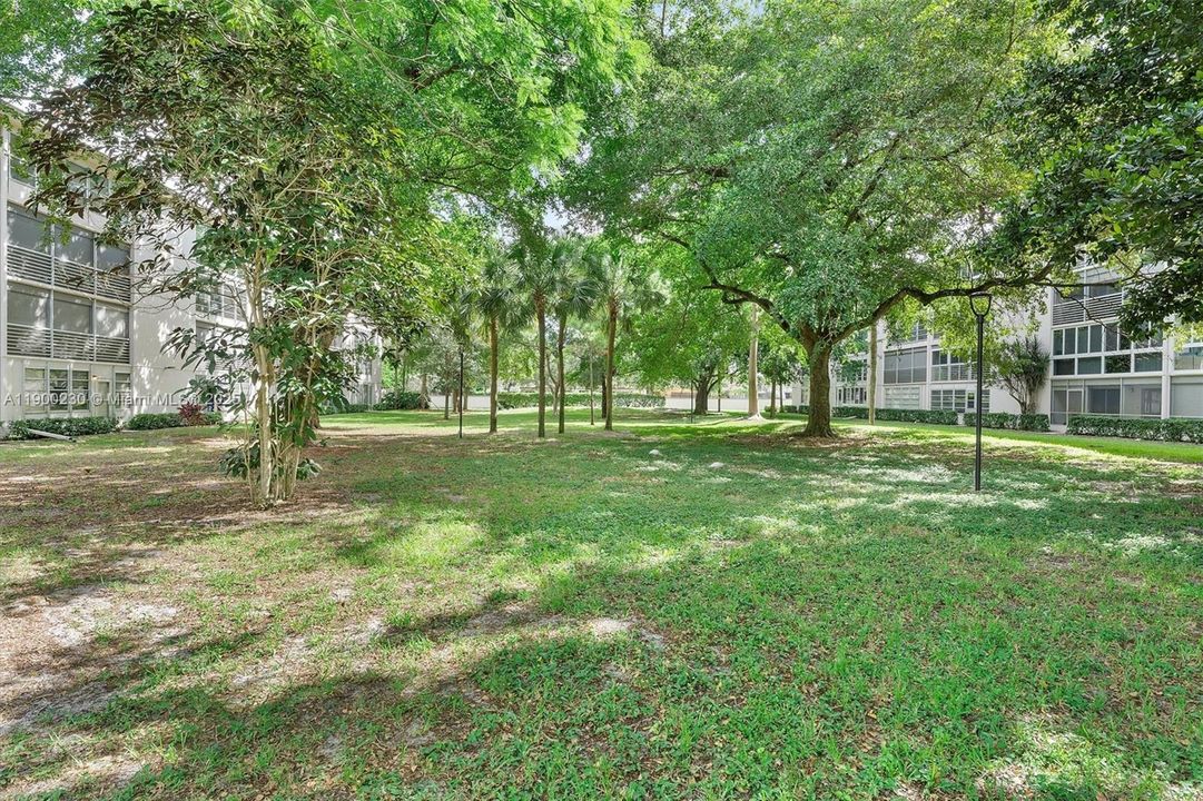 For Sale: $279,000 (2 beds, 2 baths, 1156 Square Feet)