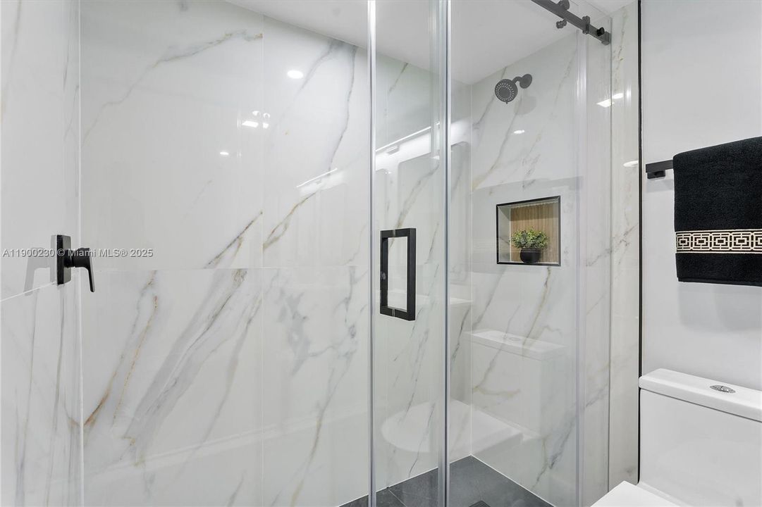 For Sale: $279,000 (2 beds, 2 baths, 1156 Square Feet)