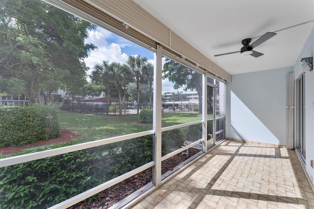 For Sale: $279,000 (2 beds, 2 baths, 1156 Square Feet)