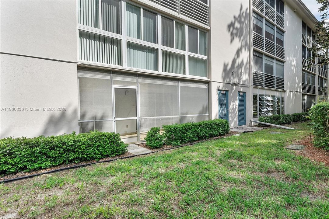 For Sale: $279,000 (2 beds, 2 baths, 1156 Square Feet)