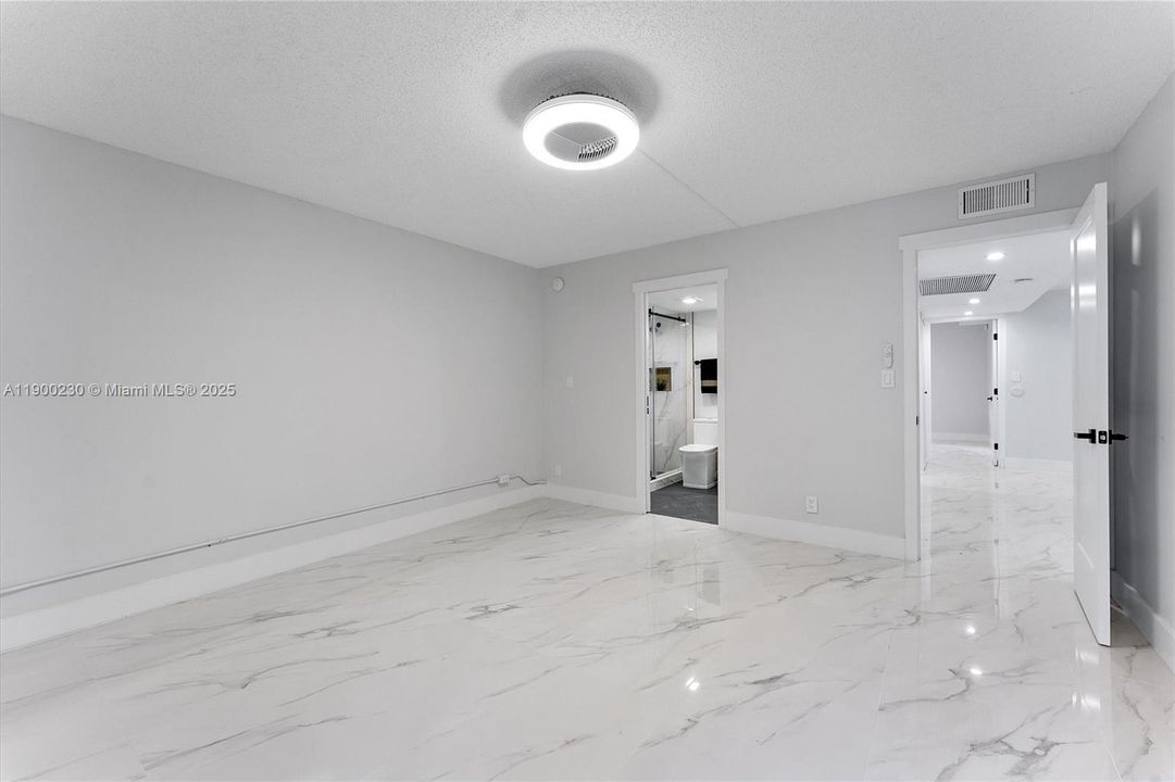 For Sale: $279,000 (2 beds, 2 baths, 1156 Square Feet)