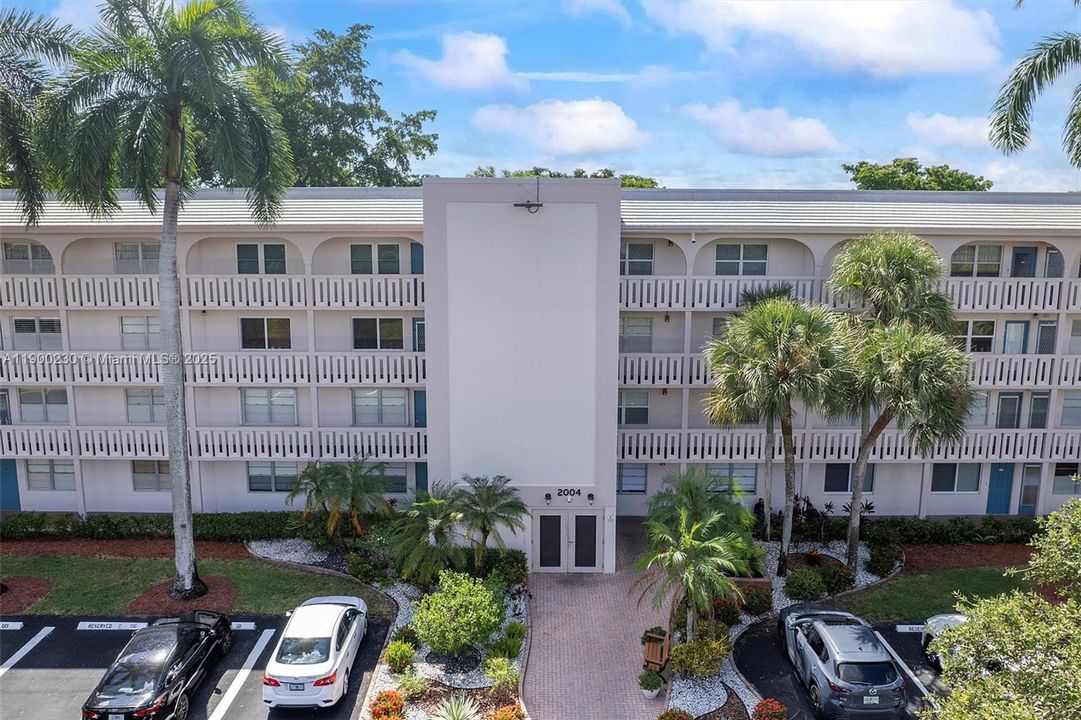 For Sale: $279,000 (2 beds, 2 baths, 1156 Square Feet)