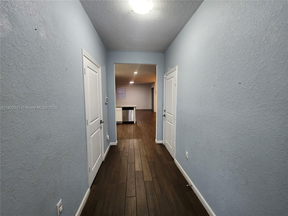 Activo con contrato: $2,499 (3 camas, 2 baños, 1731 Pies cuadrados)