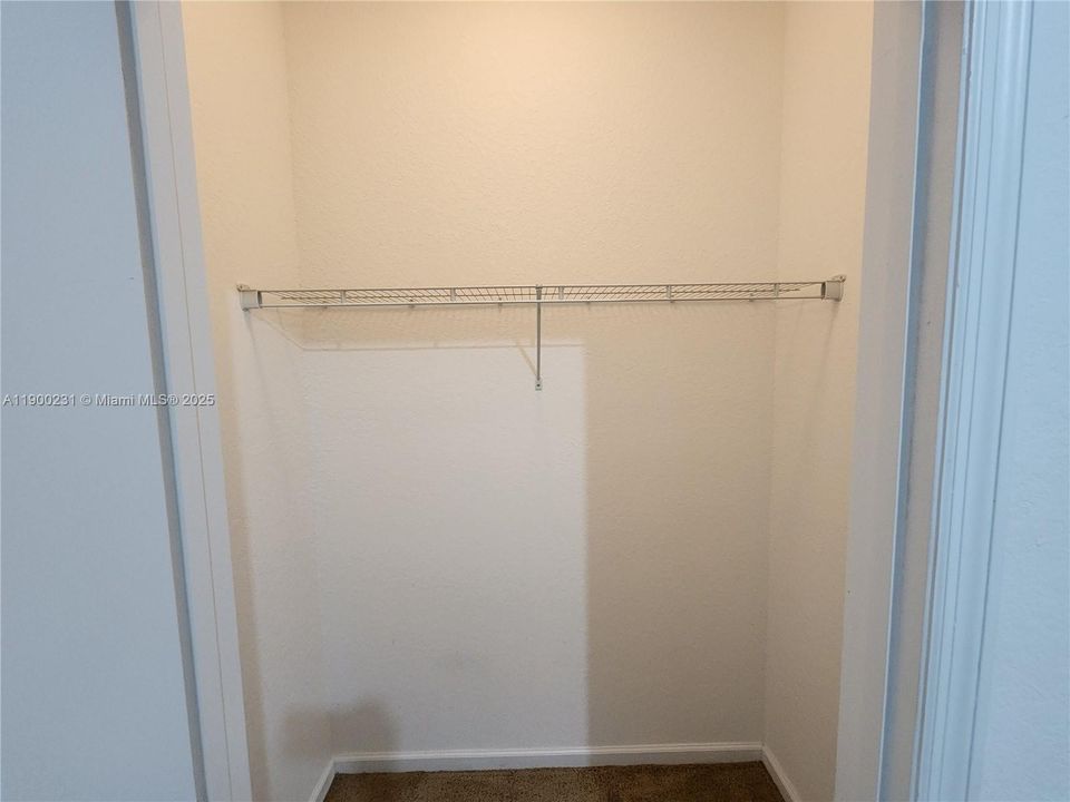 Activo con contrato: $2,499 (3 camas, 2 baños, 1731 Pies cuadrados)