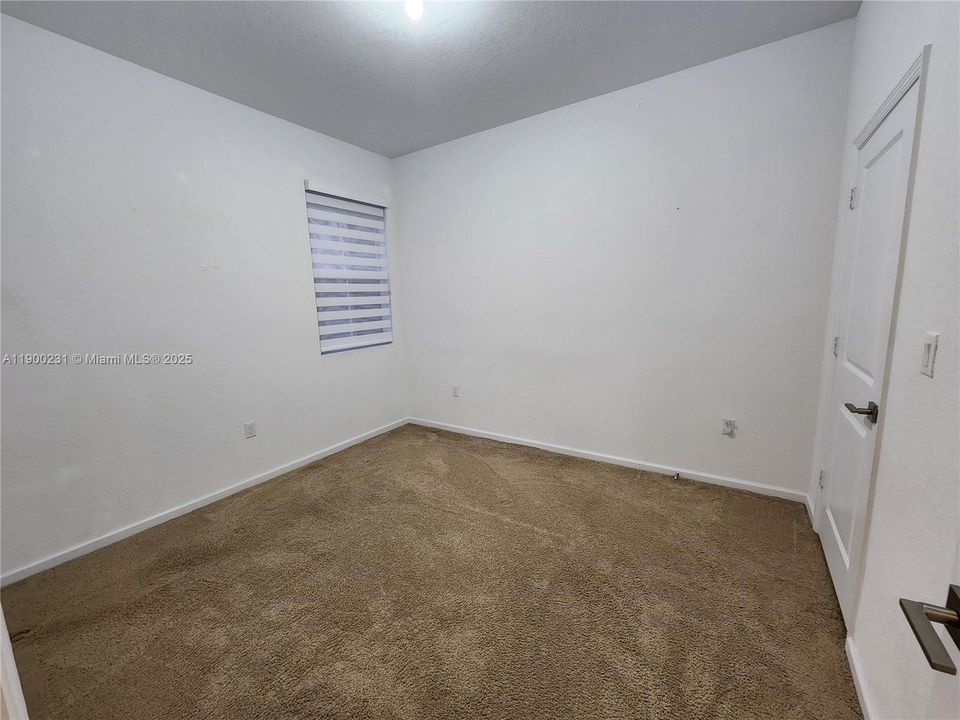 Activo con contrato: $2,499 (3 camas, 2 baños, 1731 Pies cuadrados)