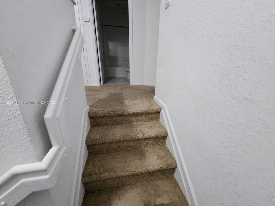 Activo con contrato: $2,499 (3 camas, 2 baños, 1731 Pies cuadrados)