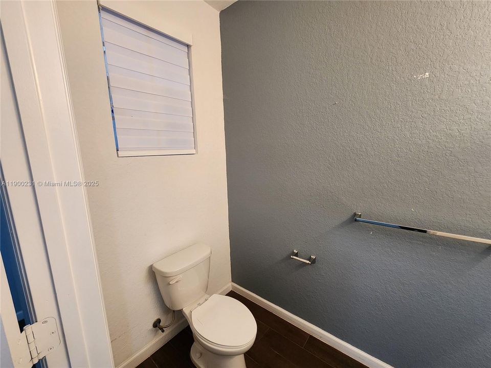 Activo con contrato: $2,499 (3 camas, 2 baños, 1731 Pies cuadrados)