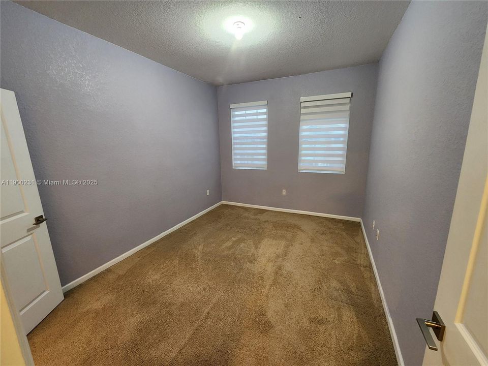 Activo con contrato: $2,499 (3 camas, 2 baños, 1731 Pies cuadrados)