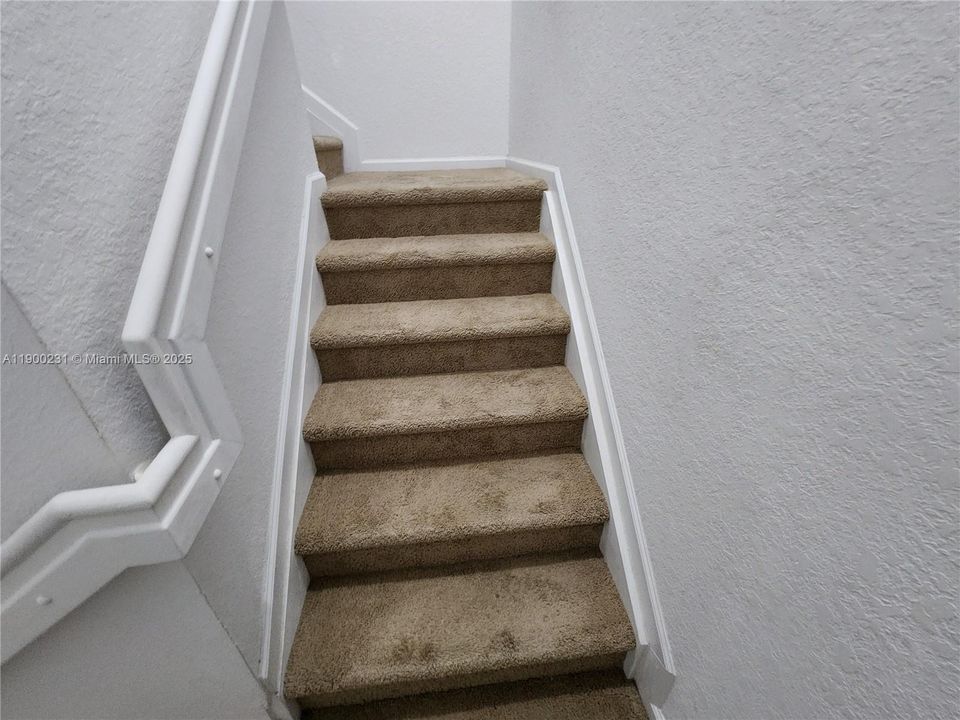 Activo con contrato: $2,499 (3 camas, 2 baños, 1731 Pies cuadrados)