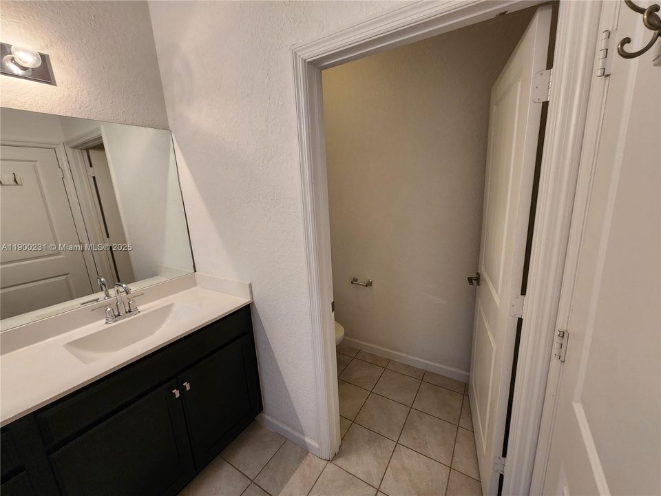 Activo con contrato: $2,499 (3 camas, 2 baños, 1731 Pies cuadrados)