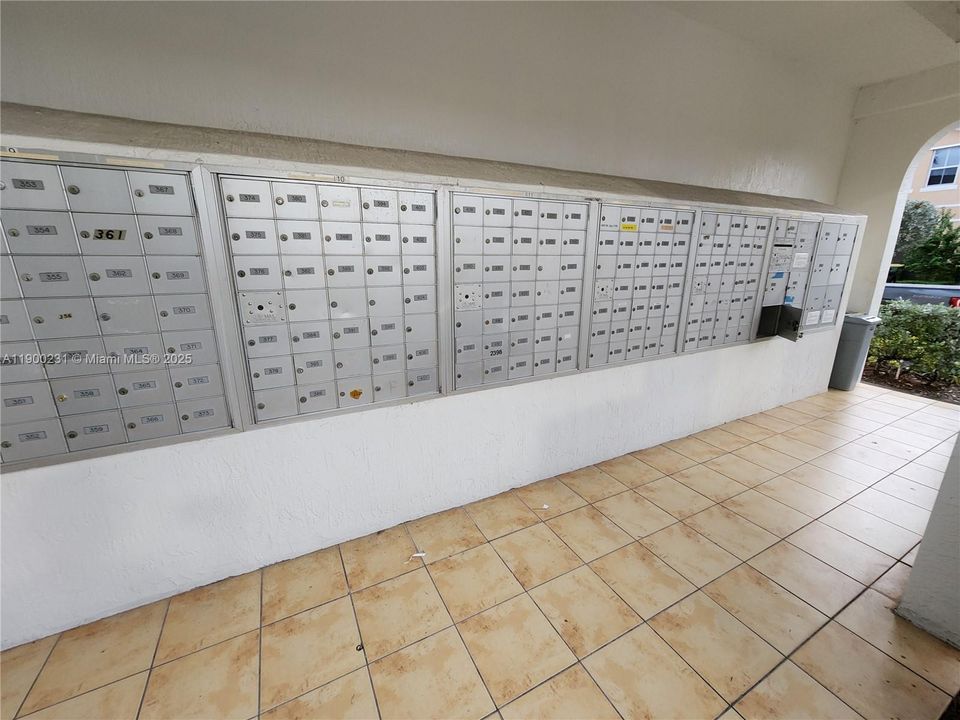 Activo con contrato: $2,499 (3 camas, 2 baños, 1731 Pies cuadrados)