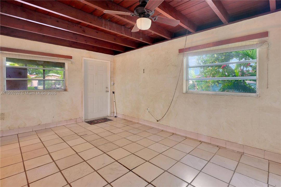 Recently Sold: $435,000 (3 beds, 2 baths, 1670 Square Feet)