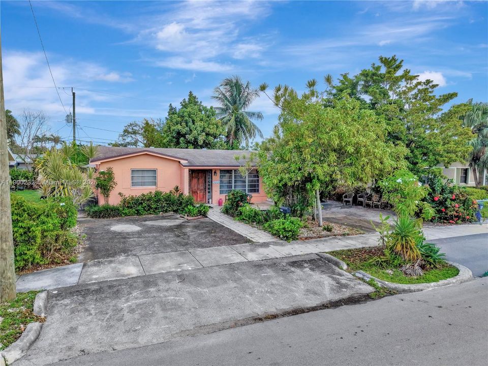 Recently Sold: $435,000 (3 beds, 2 baths, 1670 Square Feet)