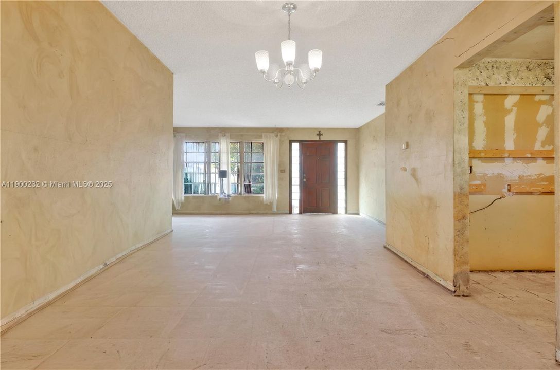 Recently Sold: $435,000 (3 beds, 2 baths, 1670 Square Feet)