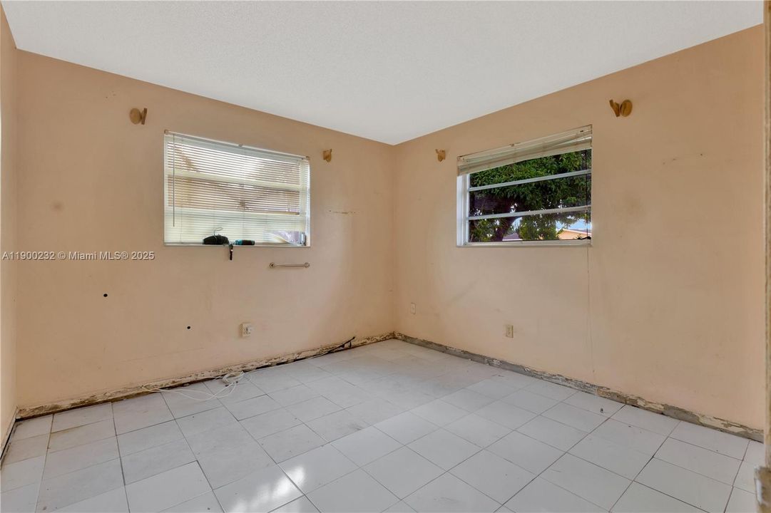 Recently Sold: $435,000 (3 beds, 2 baths, 1670 Square Feet)