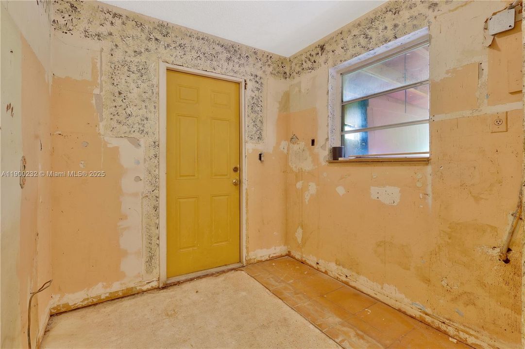 Recently Sold: $435,000 (3 beds, 2 baths, 1670 Square Feet)