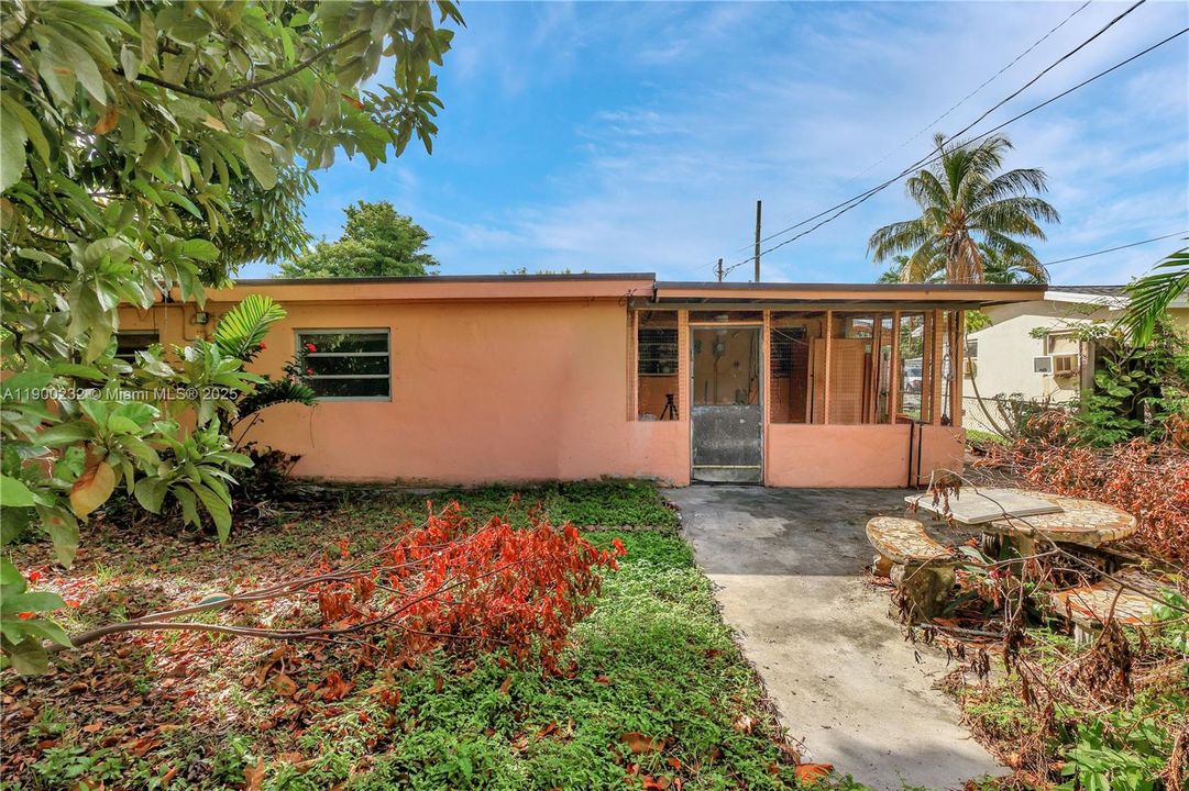 Recently Sold: $435,000 (3 beds, 2 baths, 1670 Square Feet)